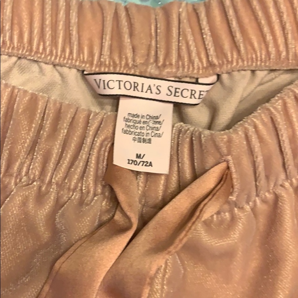 Victoria Secret Plush Shorts Sz M - Picture 2 of 3